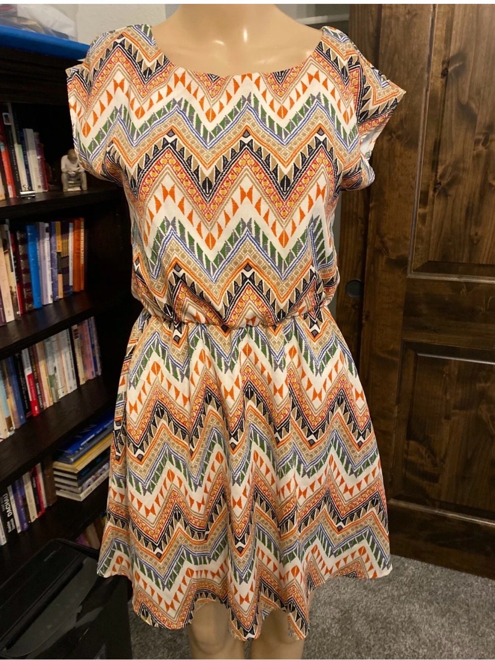 Caramela Chevron Print Short Sleeve Mini Dress in White and Orange Size Small